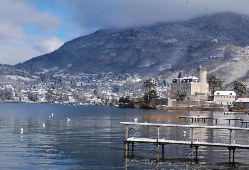 Отель Studio Les Pieds Dans L Eau