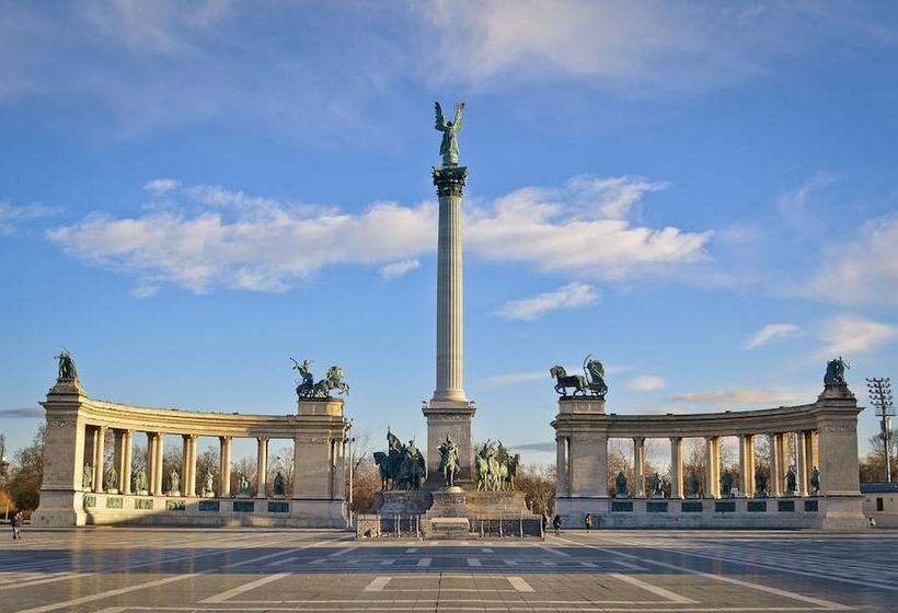 Отель Mamaison Residence Izabella Budapest