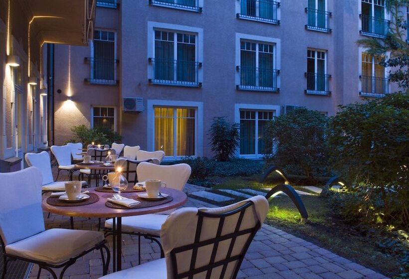 Отель Mamaison Residence Izabella Budapest