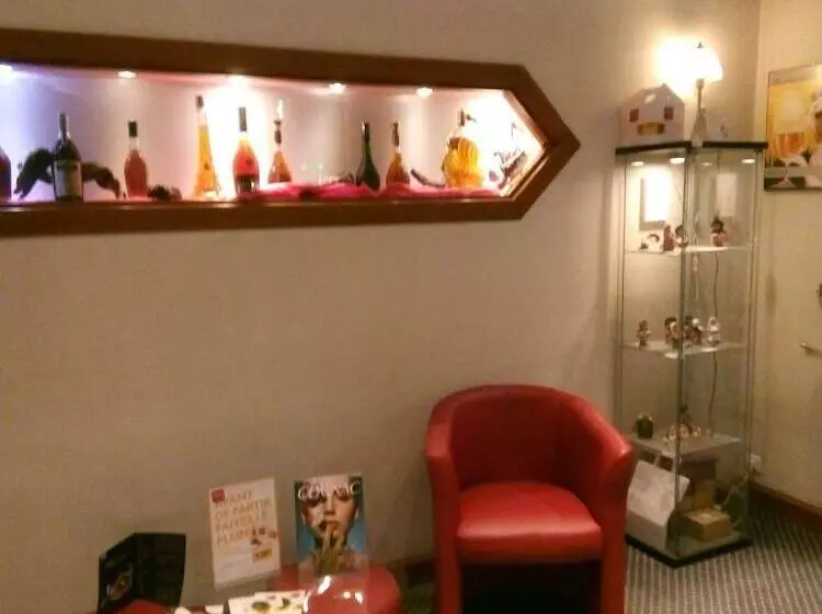 ホテル Logis Hôtel La Résidence, Cognac Centre