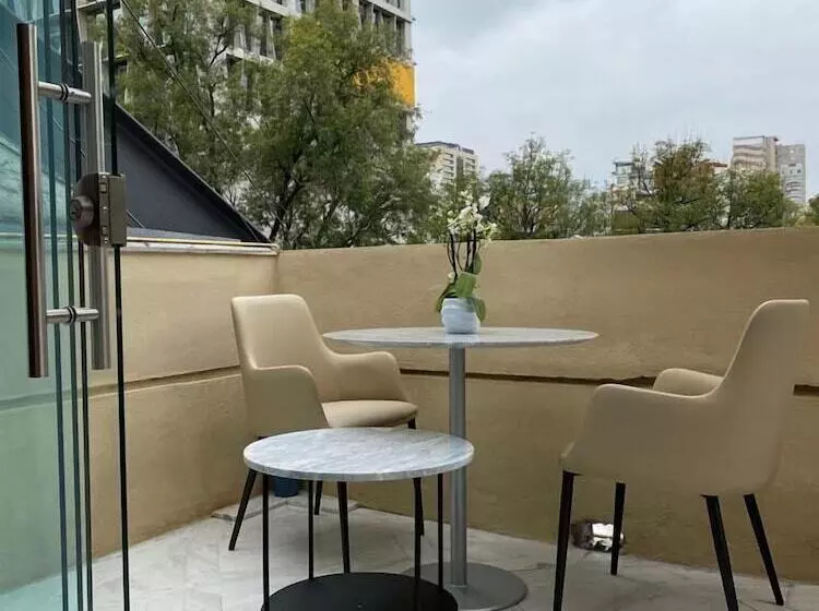 Отель Residence L´ Heritage Tennyson By Bluebay