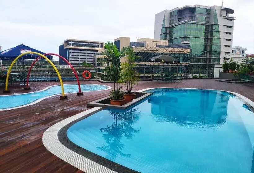 ホテル Sabah Oriental