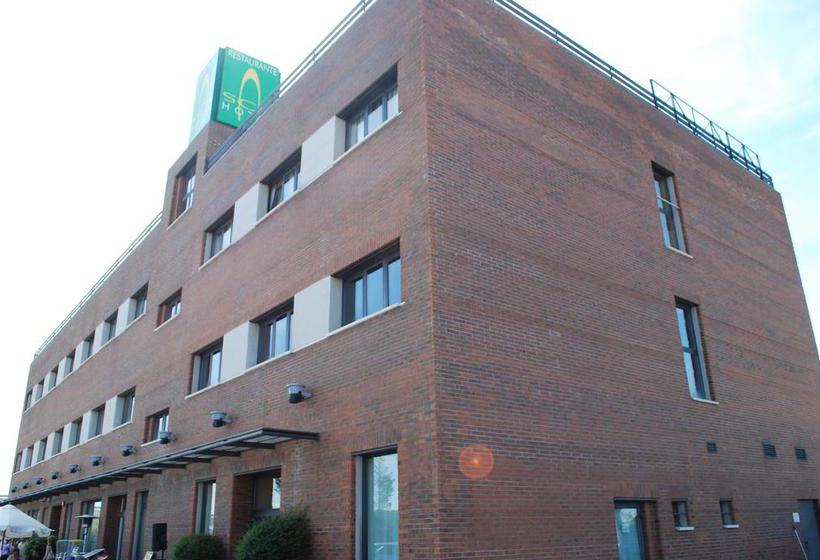 فندق Puerta Guadalajara