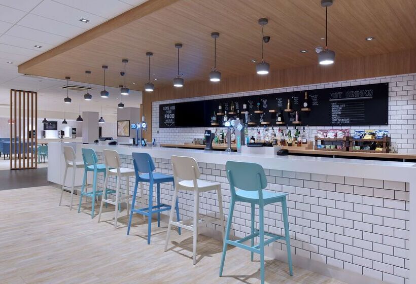 酒店 Travelodge Gatwick Airport Central