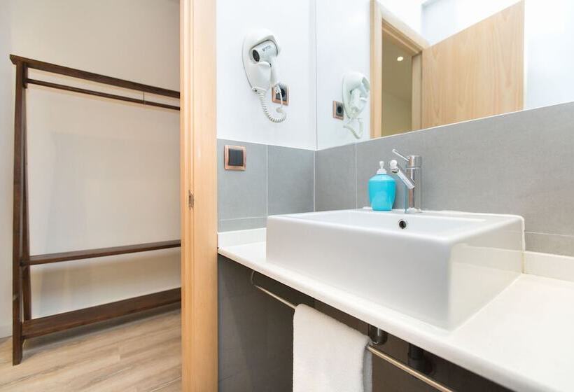 Ainb Las Ramblas Colón Apartments