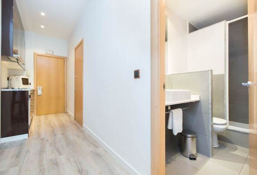 Ainb Las Ramblas Colón Apartments