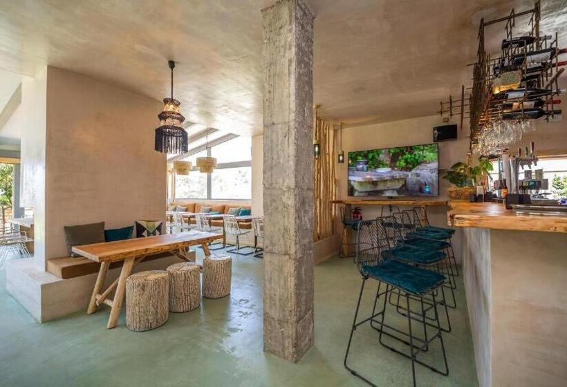 مسافرخانه Banti Tarifa