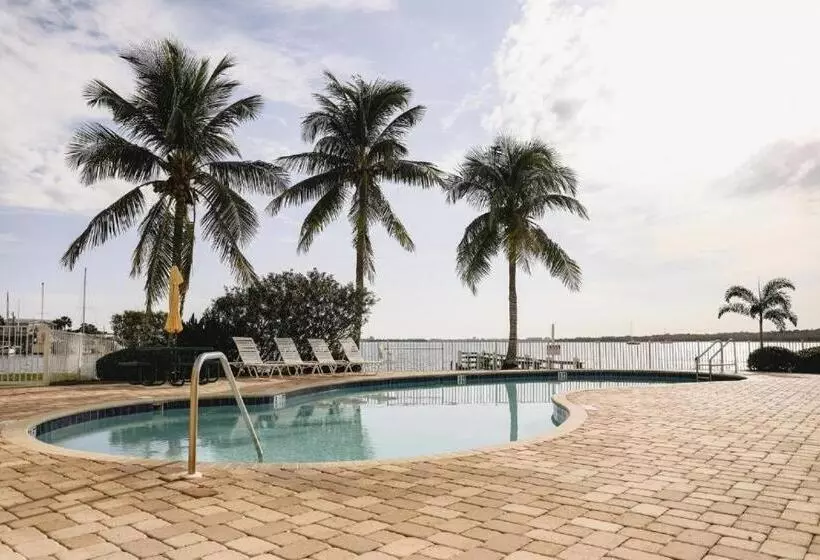 בית מלון כפרי Boca Ciega Resort