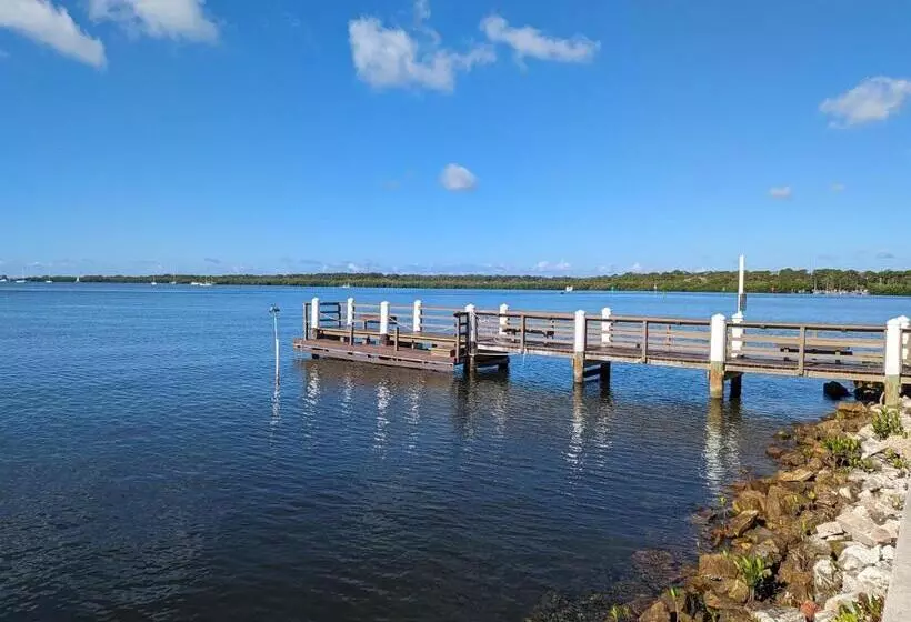 בית מלון כפרי Boca Ciega Resort