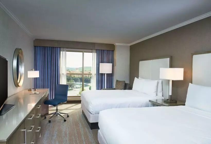 ホテル Doubletree By Hilton Irvine   Spectrum