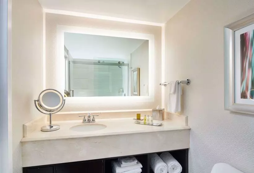 ホテル Doubletree By Hilton Irvine   Spectrum