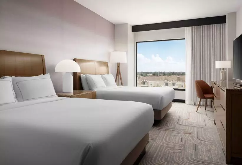 ホテル Doubletree By Hilton Irvine   Spectrum