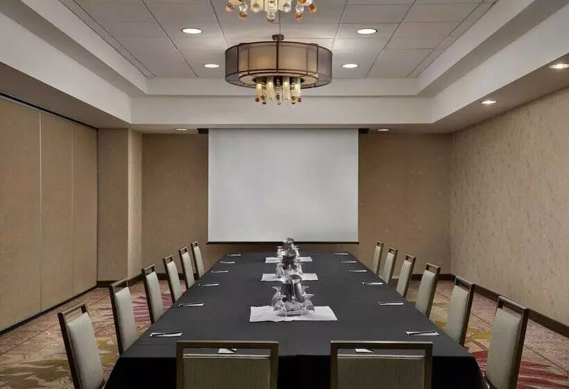 ホテル Doubletree By Hilton Irvine   Spectrum