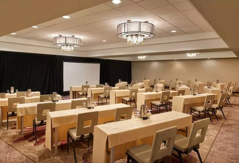 ホテル Doubletree By Hilton Irvine   Spectrum