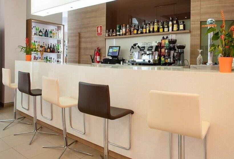 هتل Rh Don Carlos & Spa