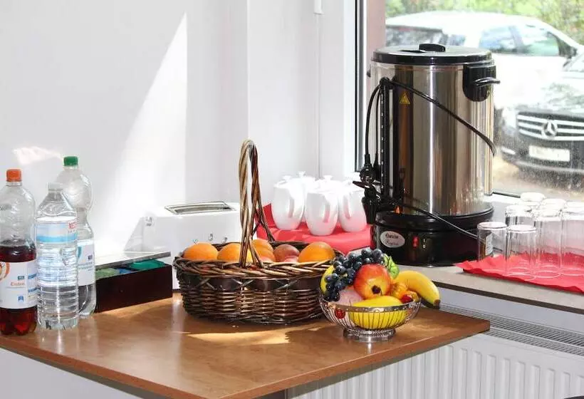 Отель Am Kurfuerstenplatz   Messe