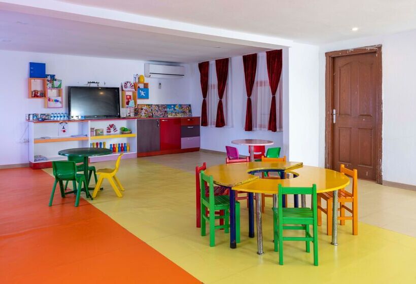 בית מלון כפרי Armas Bella Sun