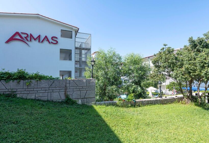 בית מלון כפרי Armas Bella Sun