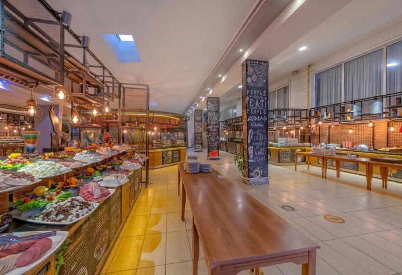 בית מלון כפרי Armas Bella Sun