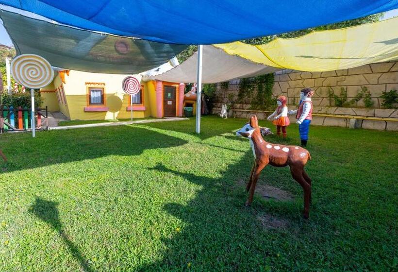 בית מלון כפרי Armas Bella Sun