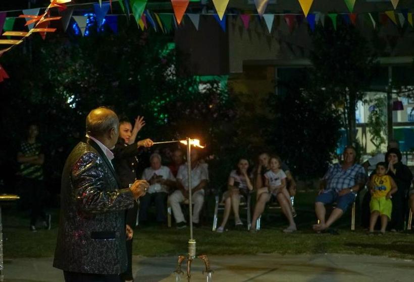 هتل Lara Hadrianus