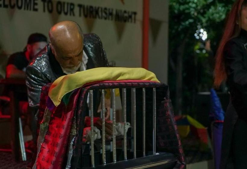 هتل Lara Hadrianus