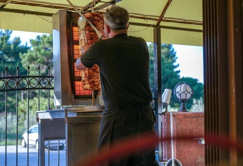 هتل Lara Hadrianus