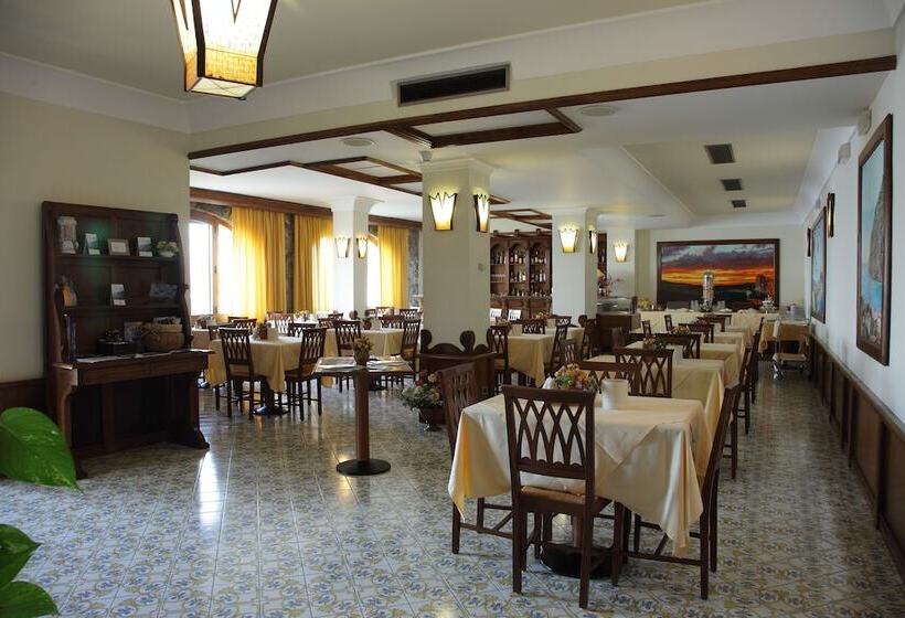 בית מלון כפרי Mega Mare