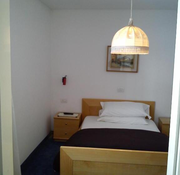 Отель Regina Delle Dolomiti