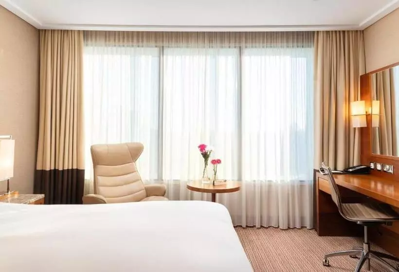 Отель Sofitel London Heathrow