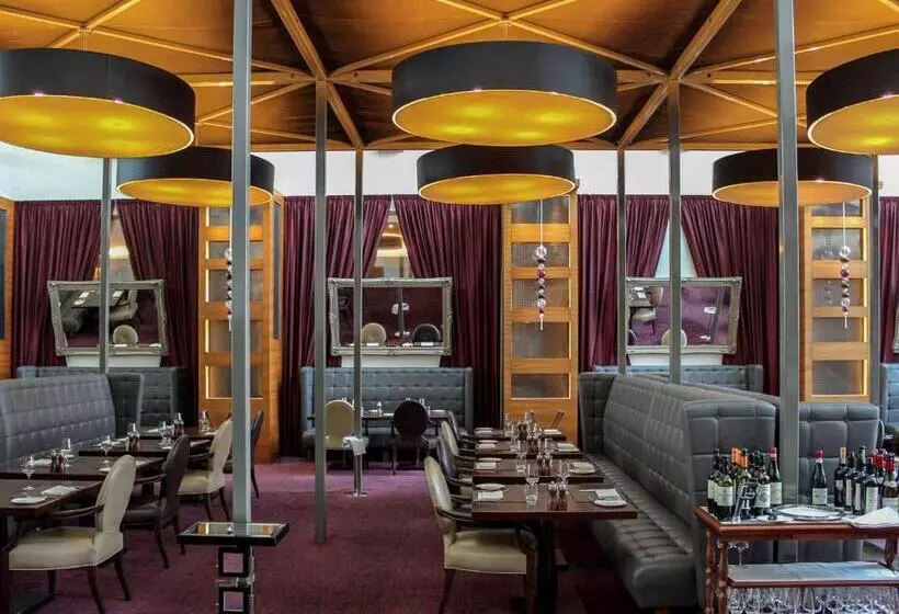 Отель Sofitel London Heathrow