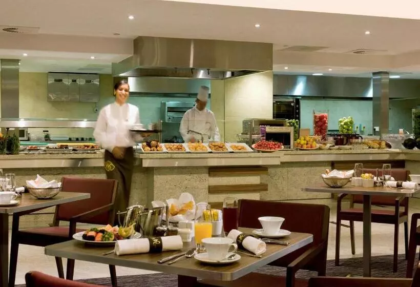 Отель Sofitel London Heathrow