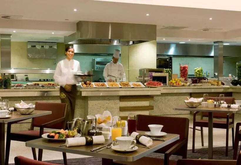 Отель Sofitel London Heathrow