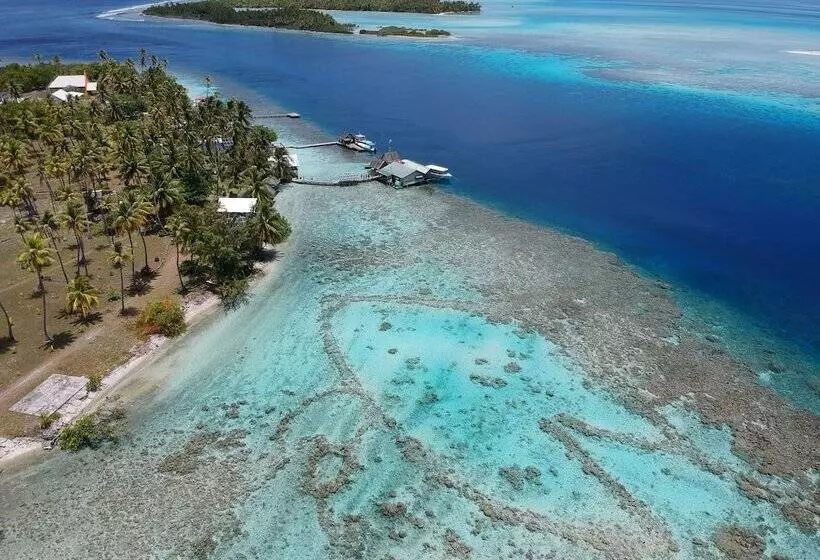 هتل Tetamanu Village