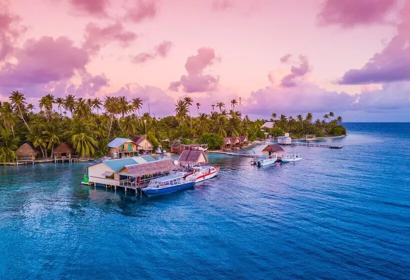 هتل Tetamanu Village