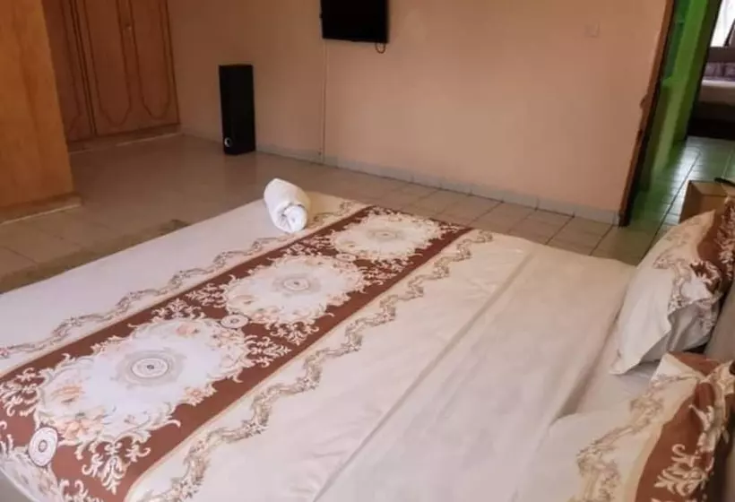 تختخواب و صبحانه 2d La Office Palace