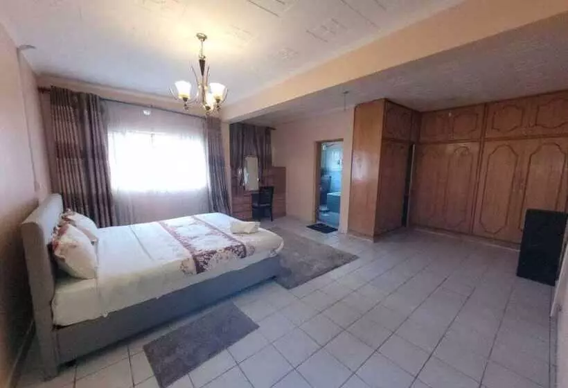 تختخواب و صبحانه 2d La Office Palace