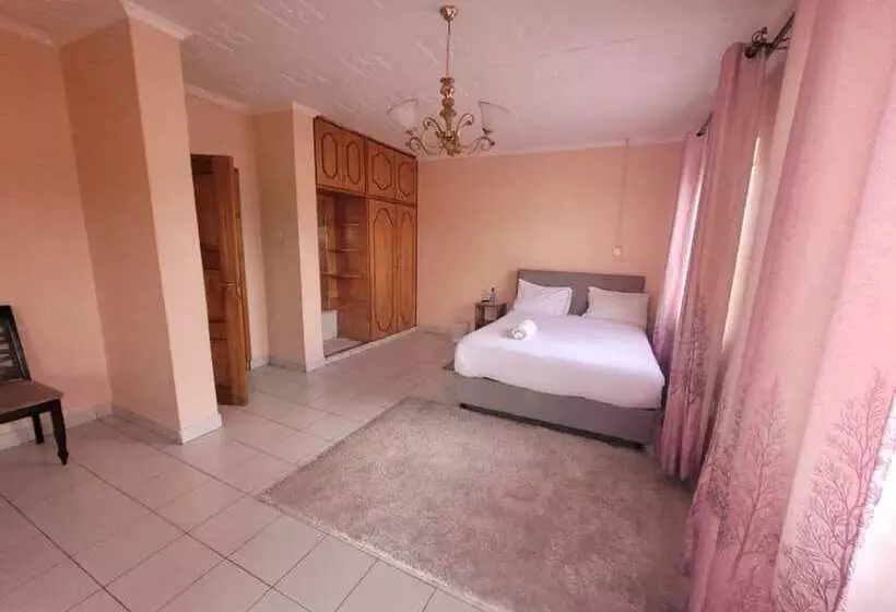 تختخواب و صبحانه 2d La Office Palace