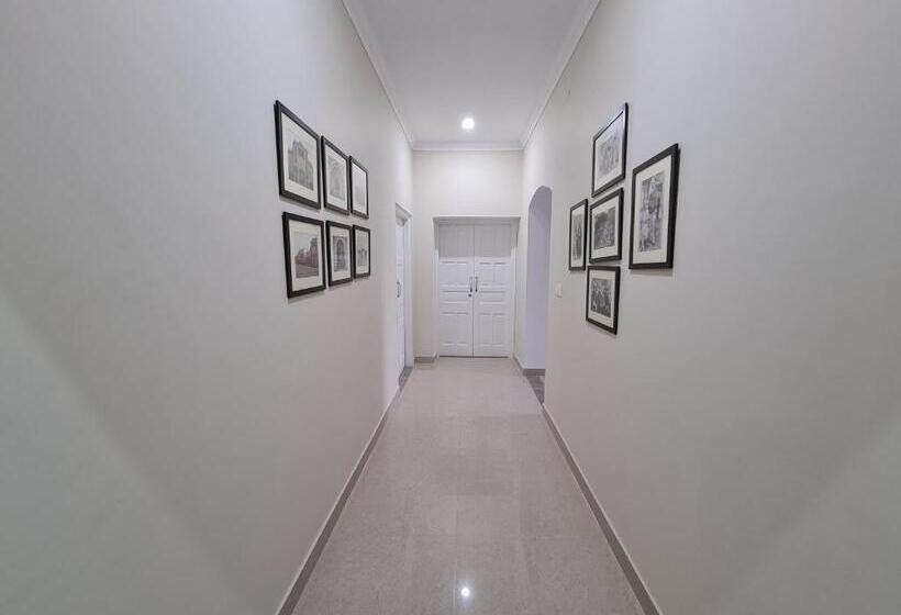 تختخواب و صبحانه The Heritage Villa