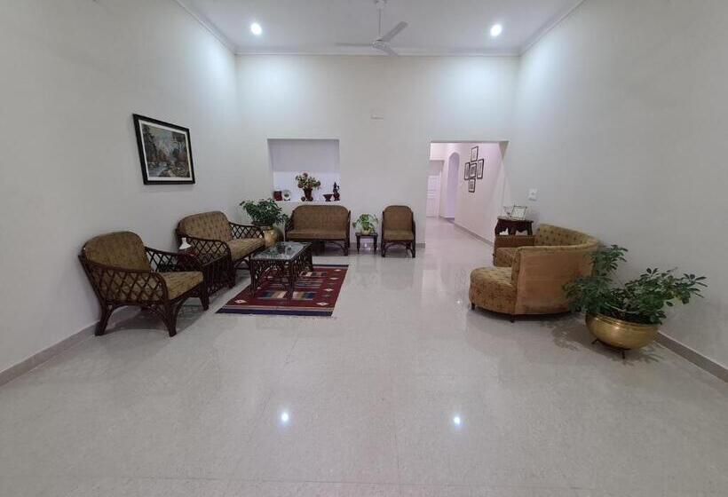 تختخواب و صبحانه The Heritage Villa