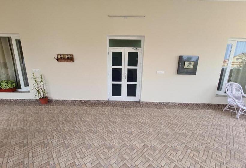 تختخواب و صبحانه The Heritage Villa