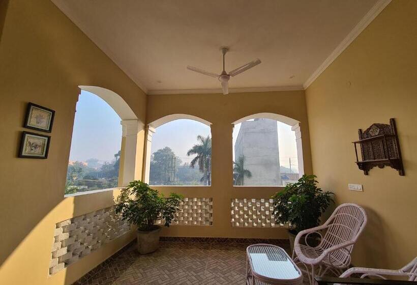 تختخواب و صبحانه The Heritage Villa