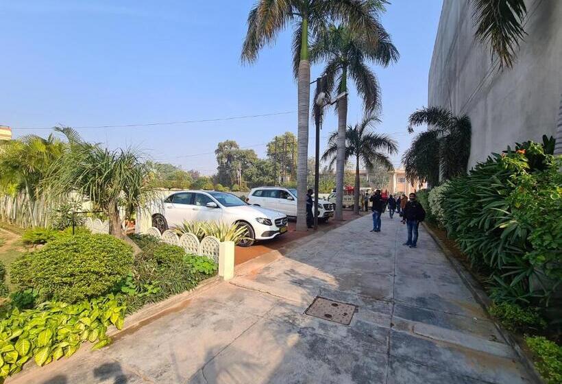 تختخواب و صبحانه The Heritage Villa