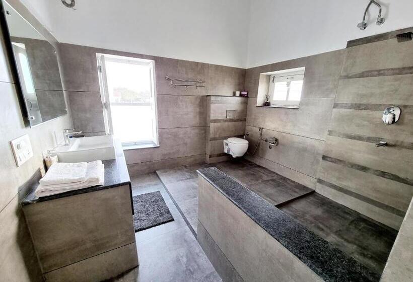 تختخواب و صبحانه The Heritage Villa