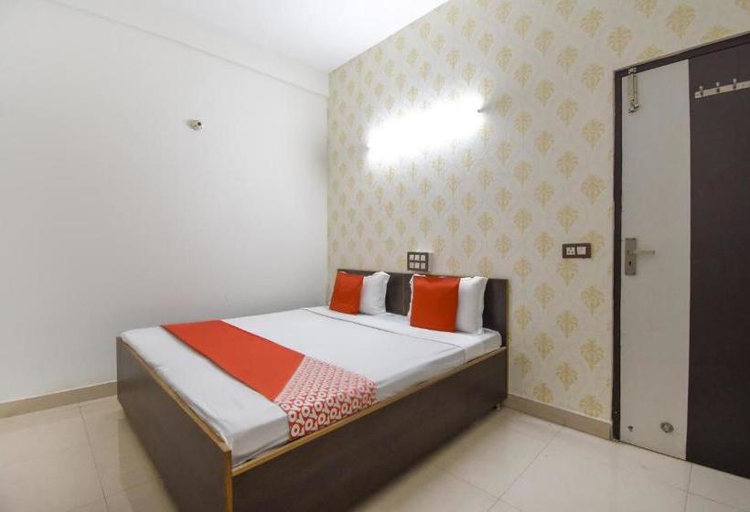 酒店 Oyo 76334 Eight Cubes