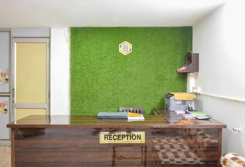 酒店 Oyo 76334 Eight Cubes