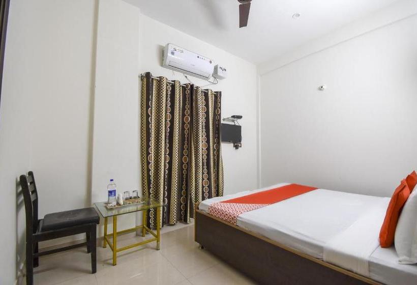 酒店 Oyo 76334 Eight Cubes