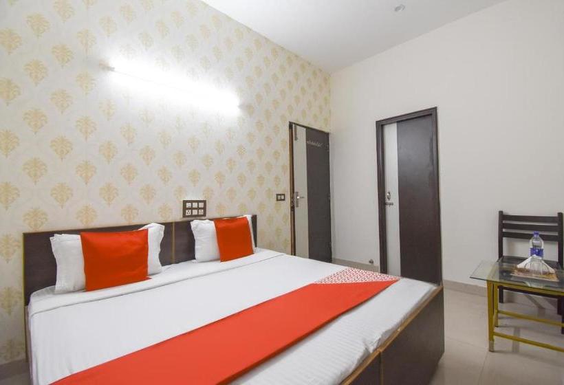 酒店 Oyo 76334 Eight Cubes