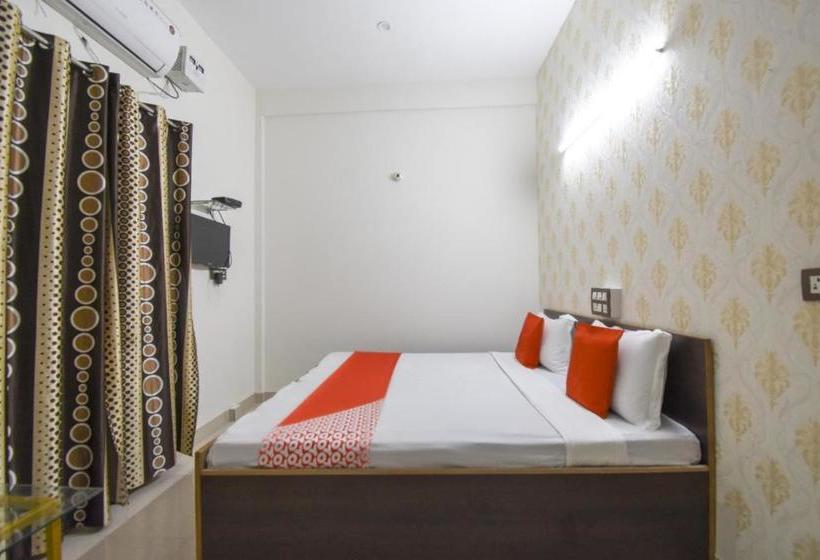 酒店 Oyo 76334 Eight Cubes