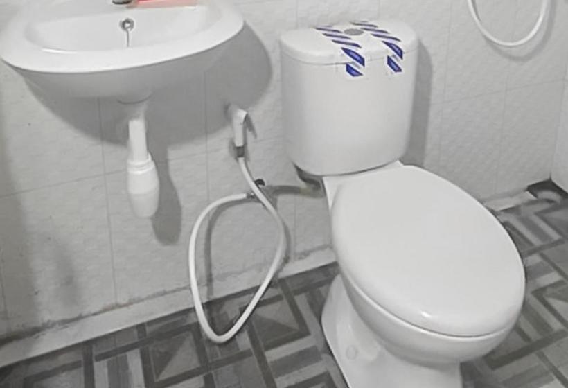 Hotel Reddoorz Near Sumber Cirebon